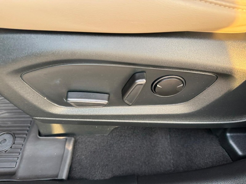Ford Explorer Vehicle Image 17