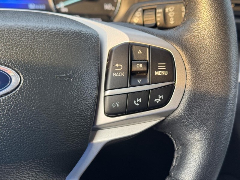 Ford Explorer Vehicle Image 21