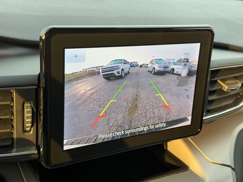 Ford Explorer Vehicle Image 23