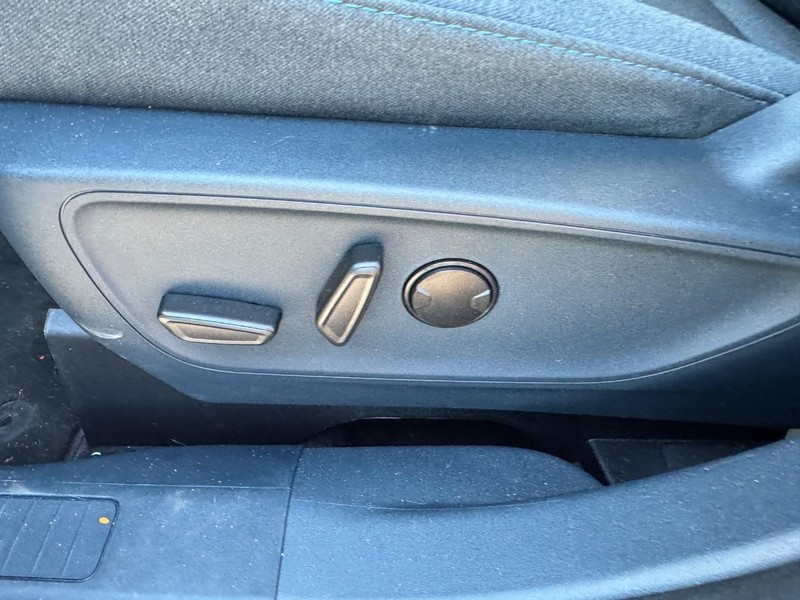 Ford Maverick Vehicle Image 18