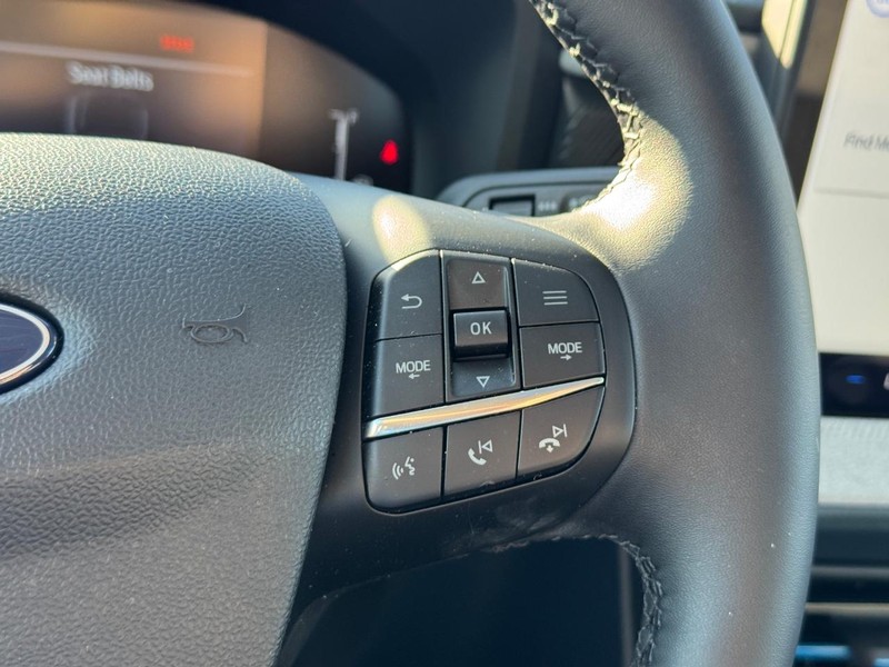 Ford Maverick Vehicle Image 22