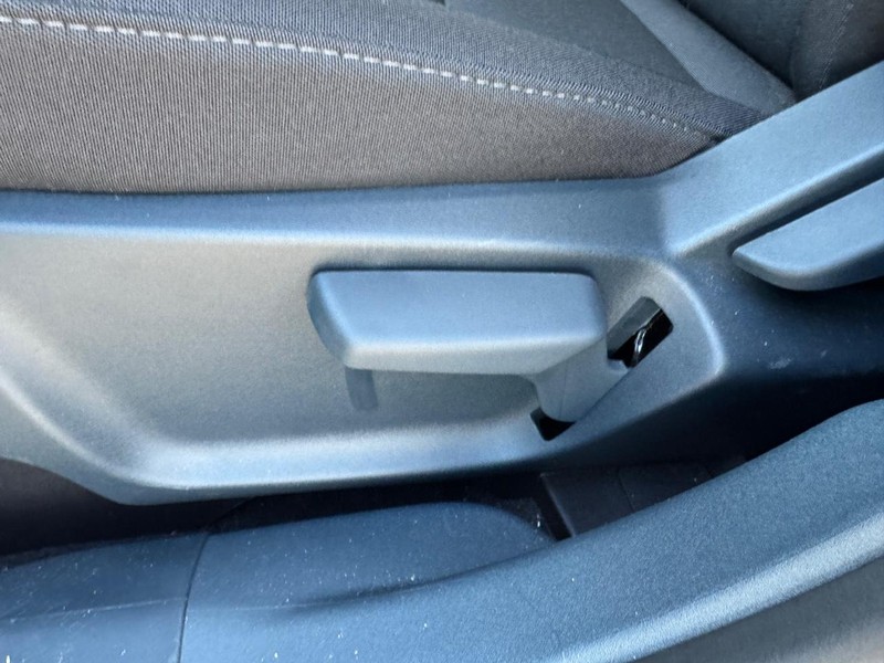 Ford Maverick Vehicle Image 17