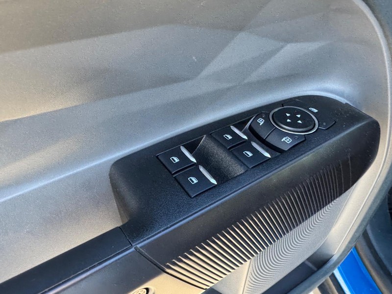 Ford Maverick Vehicle Image 18