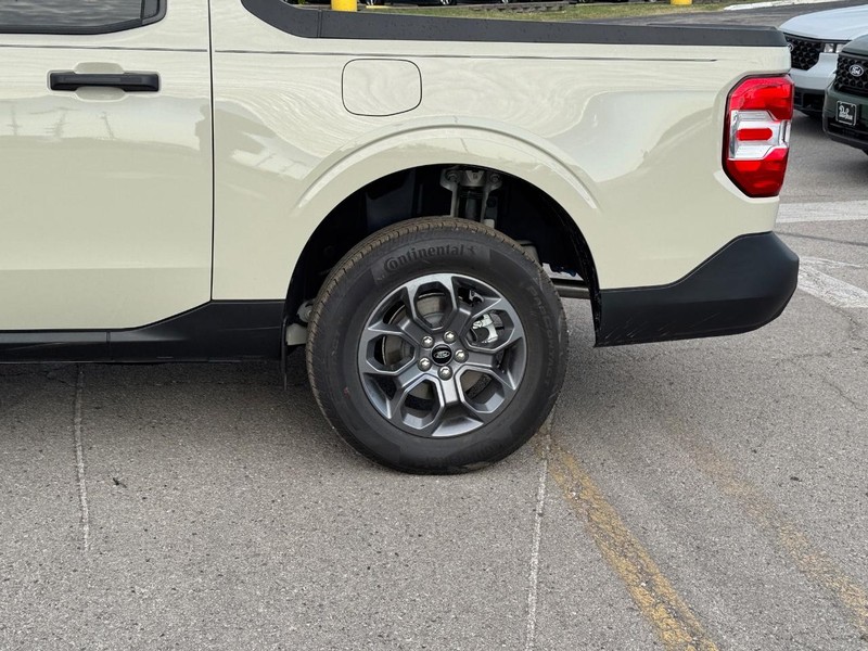 Ford Maverick Vehicle Image 11