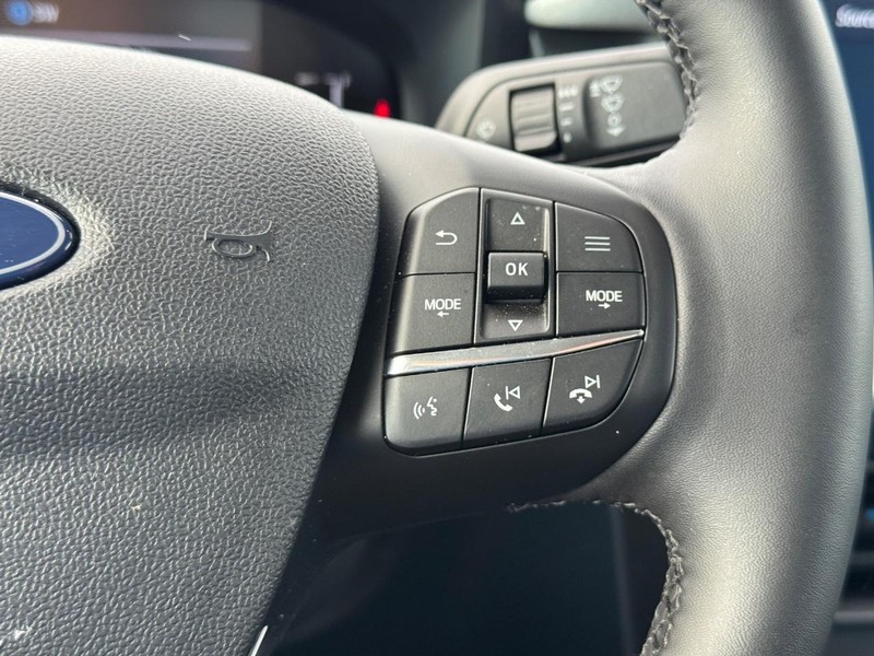 Ford Maverick Vehicle Image 21