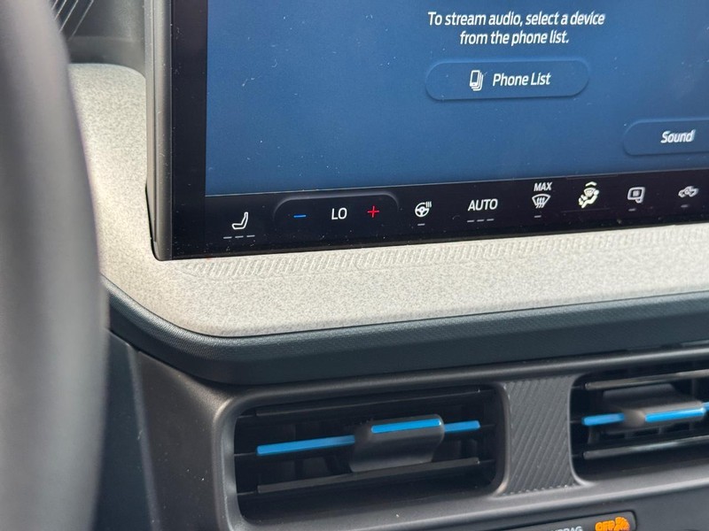 Ford Maverick Vehicle Image 22