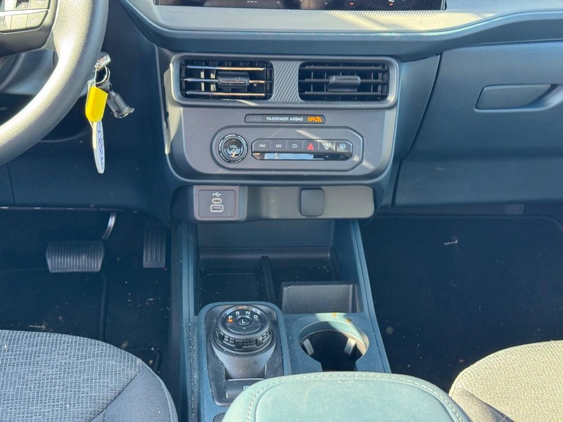 Ford Maverick Vehicle Image 16