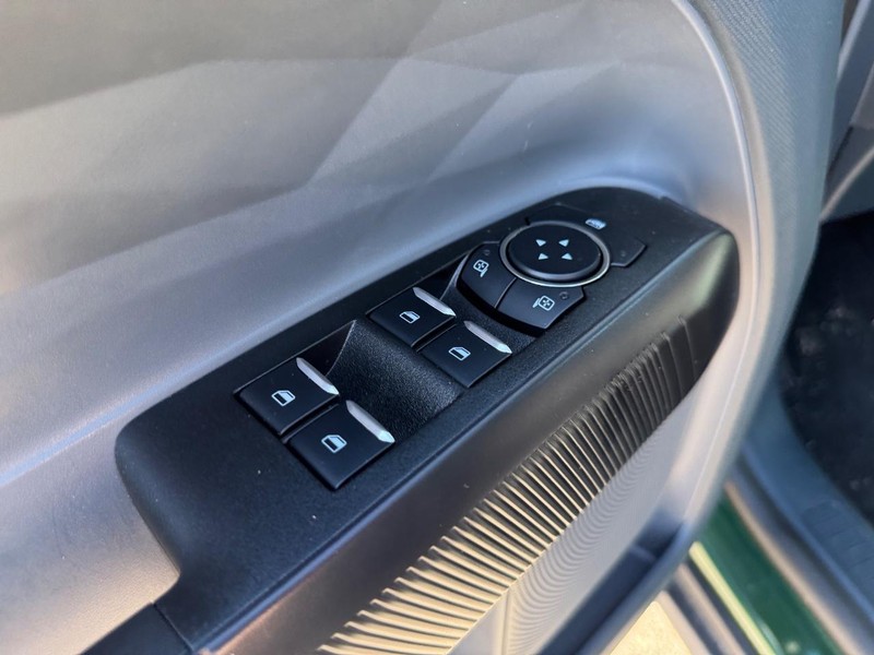 Ford Maverick Vehicle Image 18