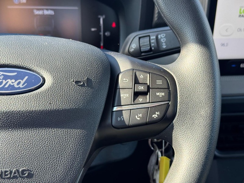 Ford Maverick Vehicle Image 21