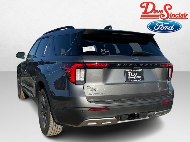 Ford Explorer Vehicle Image 09