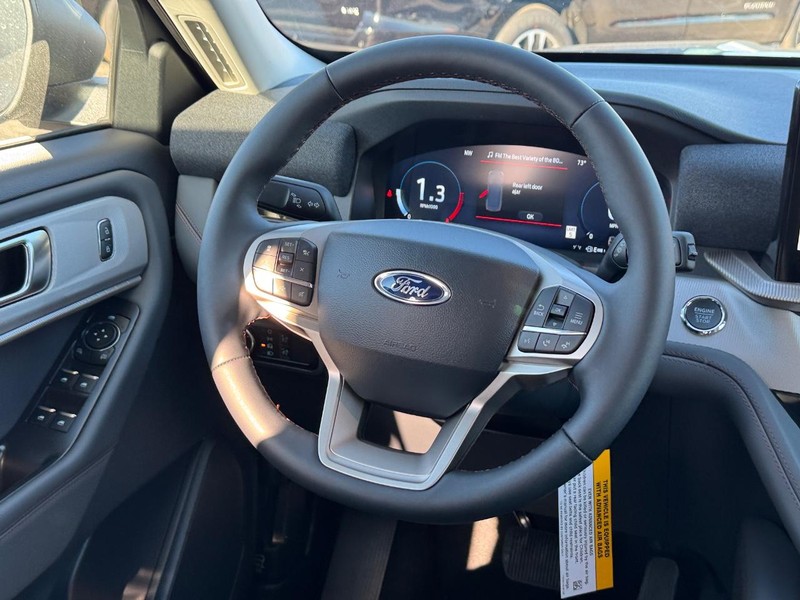 Ford Explorer Vehicle Image 15