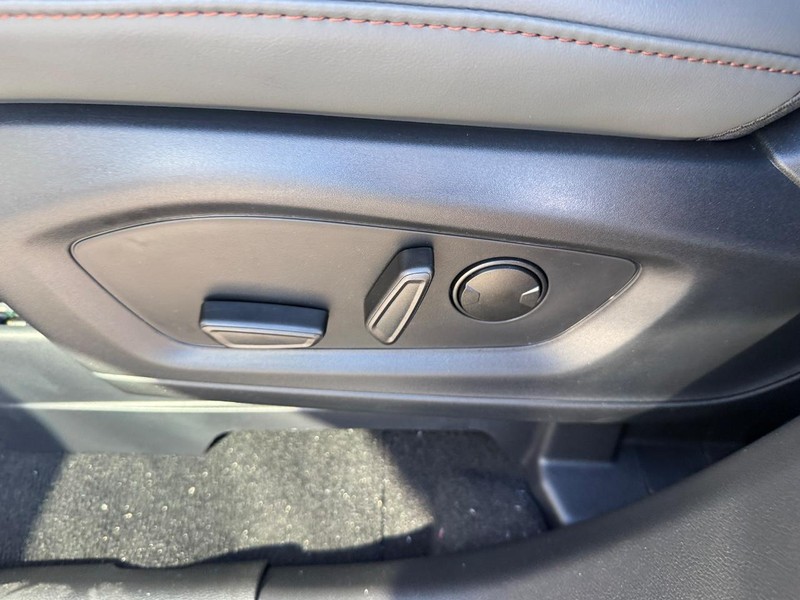 Ford Explorer Vehicle Image 18