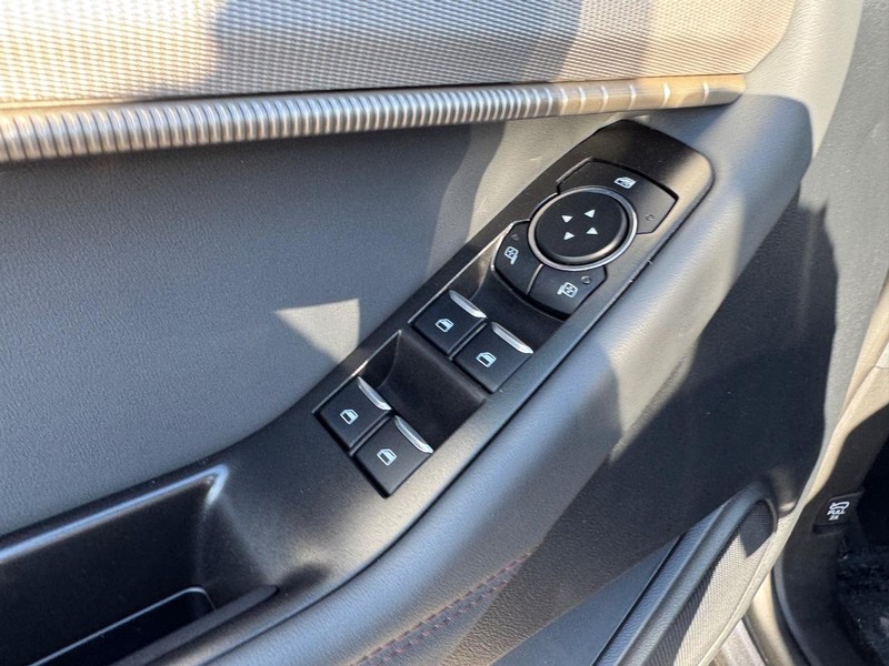 Ford Explorer Vehicle Image 19