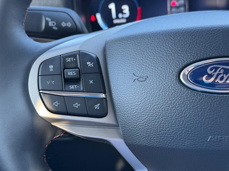 Ford Explorer Vehicle Image 21