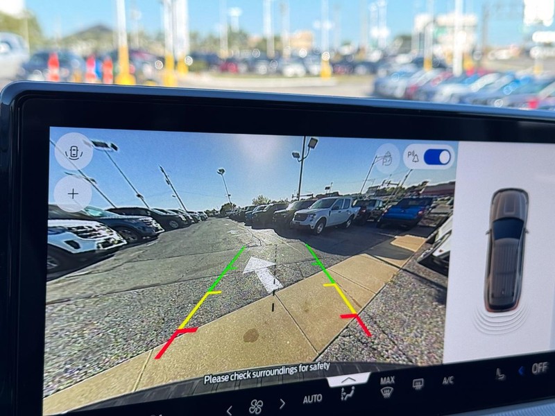 Ford Explorer Vehicle Image 24