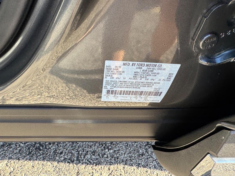 Ford Explorer Vehicle Image 25