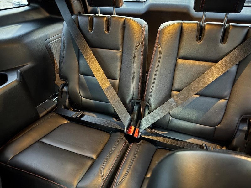 Ford Explorer Vehicle Image 14