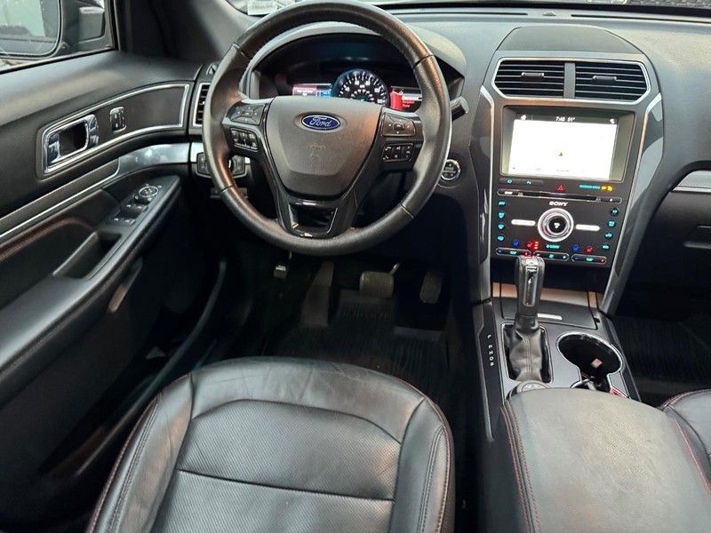 Ford Explorer Vehicle Image 16