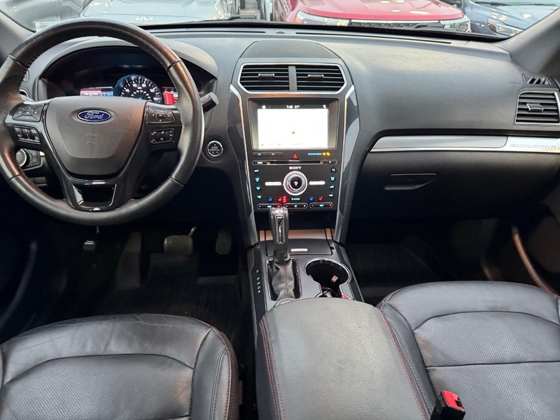 Ford Explorer Vehicle Image 17