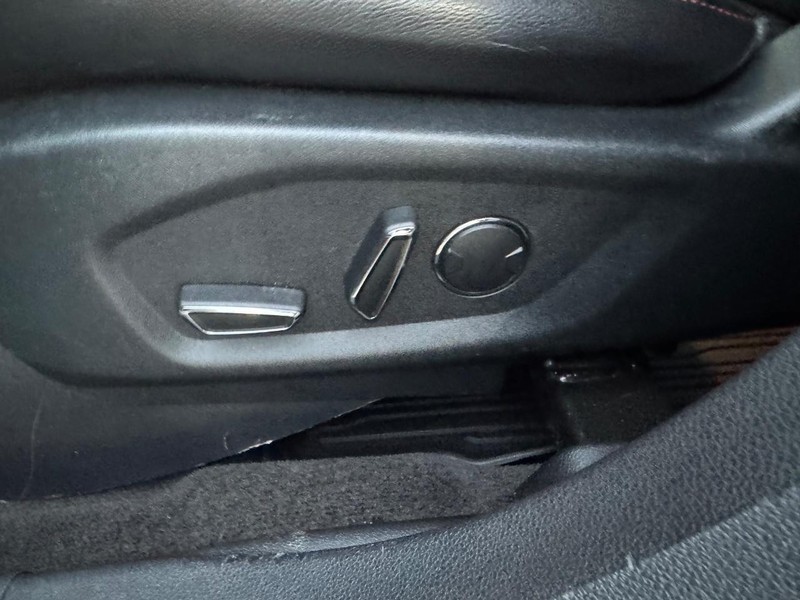 Ford Explorer Vehicle Image 19