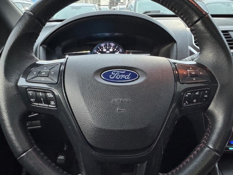 Ford Explorer Vehicle Image 21