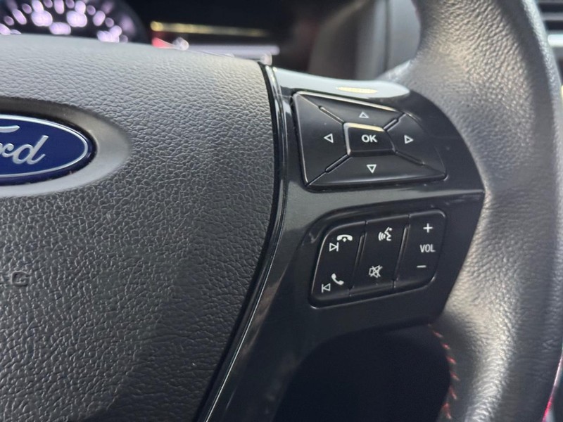 Ford Explorer Vehicle Image 23