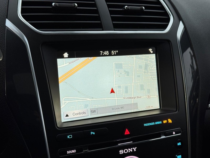 Ford Explorer Vehicle Image 24