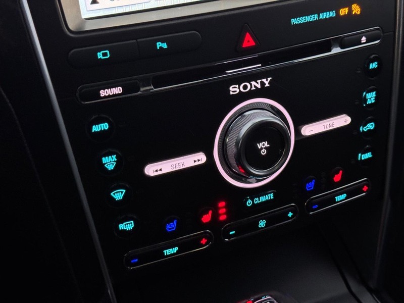 Ford Explorer Vehicle Image 25