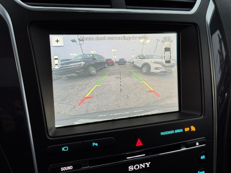 Ford Explorer Vehicle Image 26