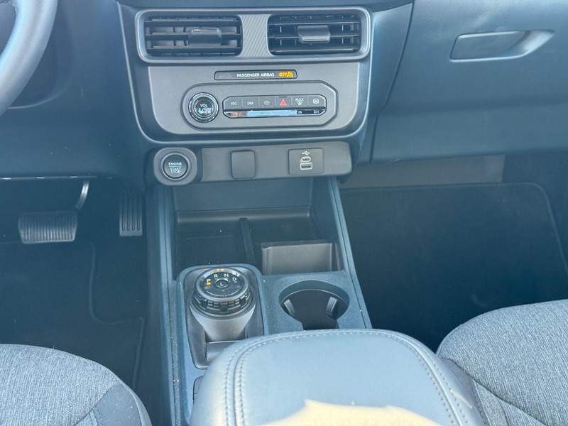 Ford Maverick Vehicle Full-screen Gallery Image 16