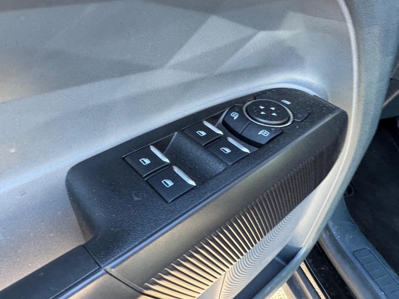 Ford Maverick Vehicle Full-screen Gallery Image 18