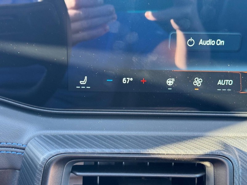 Ford Mustang Vehicle Full-screen Gallery Image 21