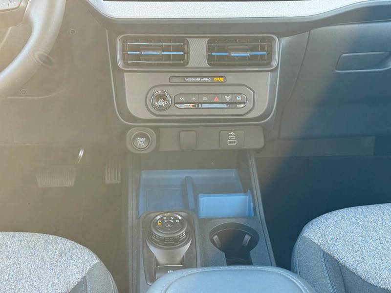 Ford Maverick Vehicle Full-screen Gallery Image 16