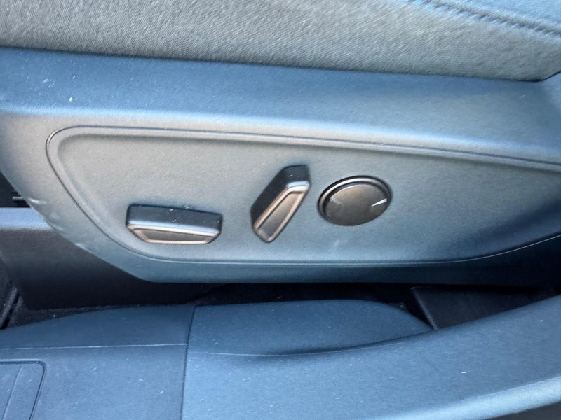 Ford Maverick Vehicle Full-screen Gallery Image 17