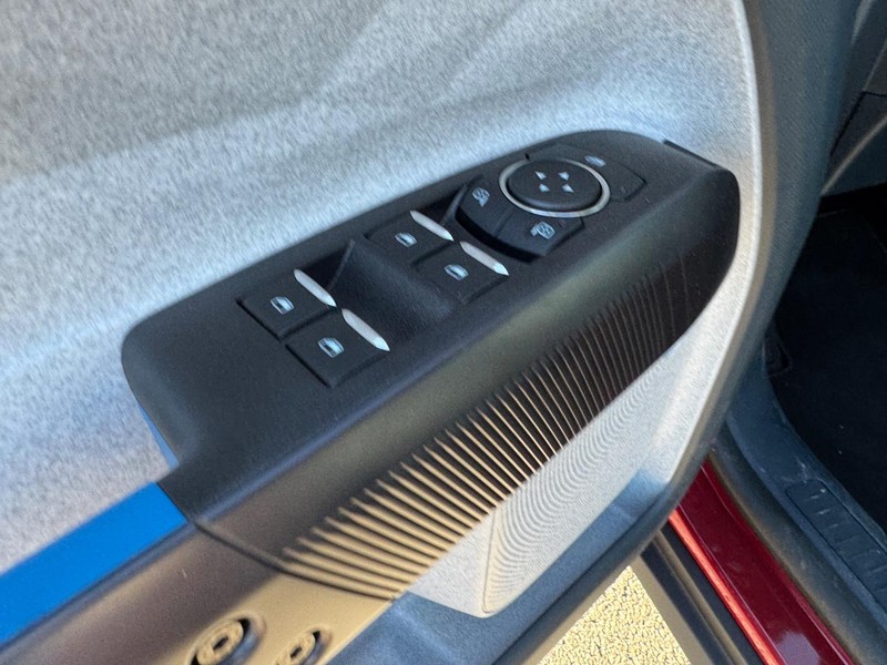 Ford Maverick Vehicle Full-screen Gallery Image 18