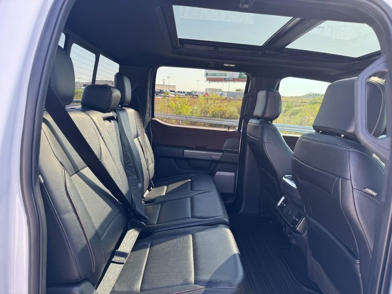 Ford F-150 Vehicle Full-screen Gallery Image 13