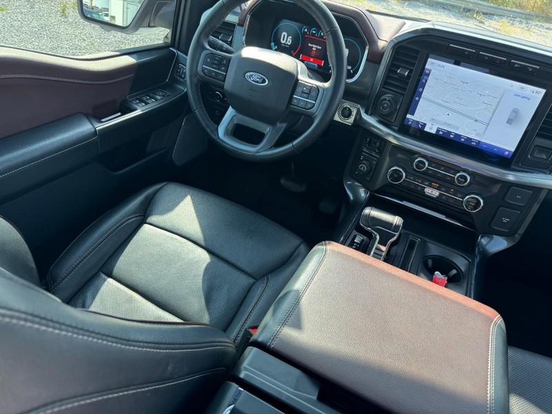 Ford F-150 Vehicle Full-screen Gallery Image 14