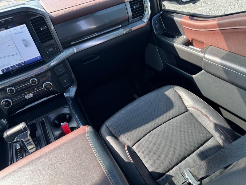 Ford F-150 Vehicle Full-screen Gallery Image 16