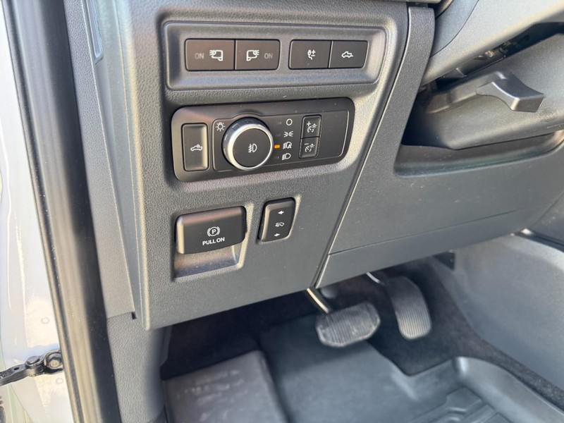 Ford F-150 Vehicle Full-screen Gallery Image 17