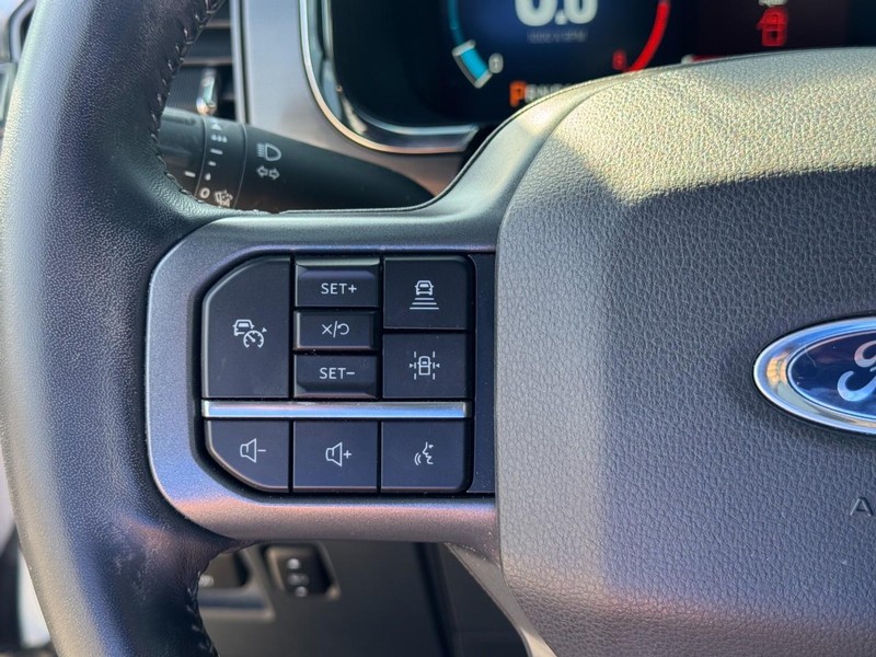 Ford F-150 Vehicle Full-screen Gallery Image 18