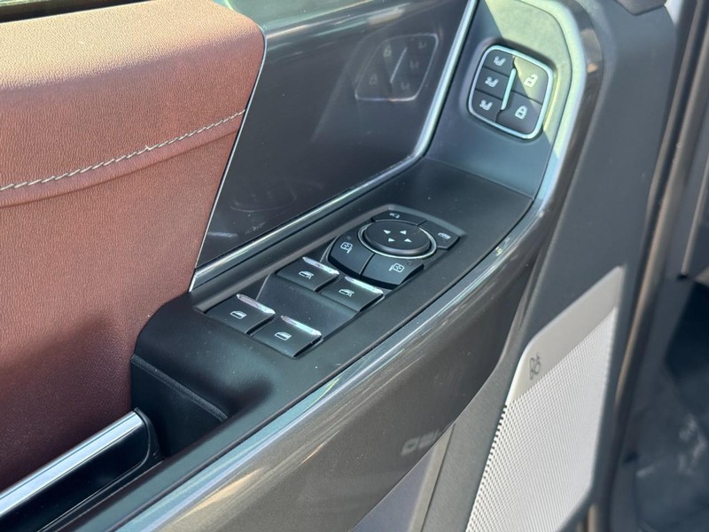 Ford F-150 Vehicle Full-screen Gallery Image 24