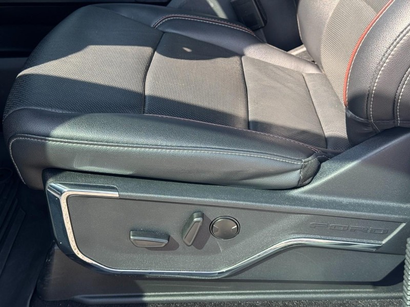 Ford F-150 Vehicle Full-screen Gallery Image 26