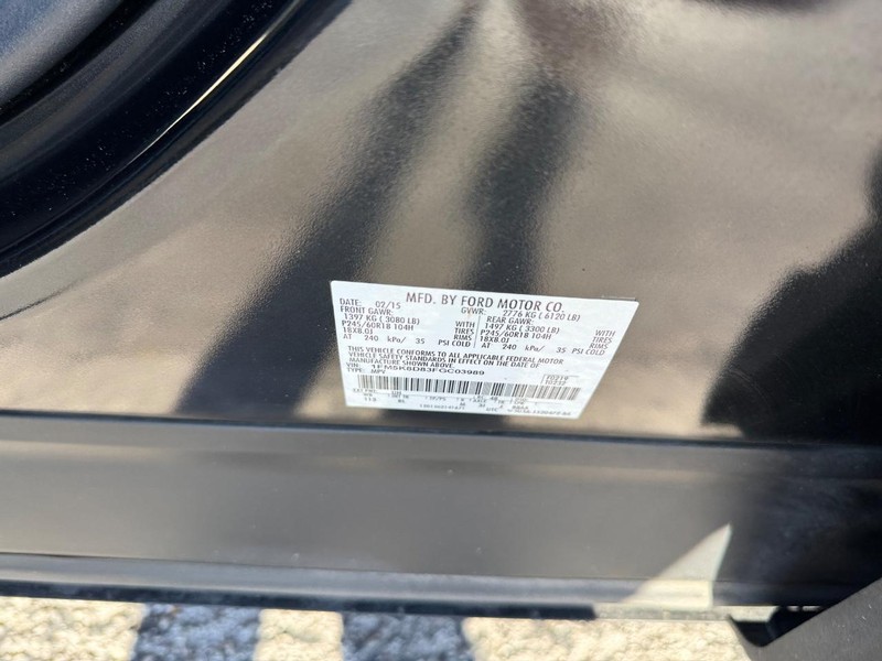 Ford Explorer Vehicle Full-screen Gallery Image 25