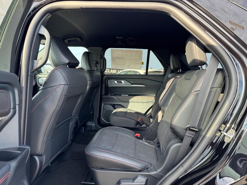 Ford Explorer Vehicle Image 12