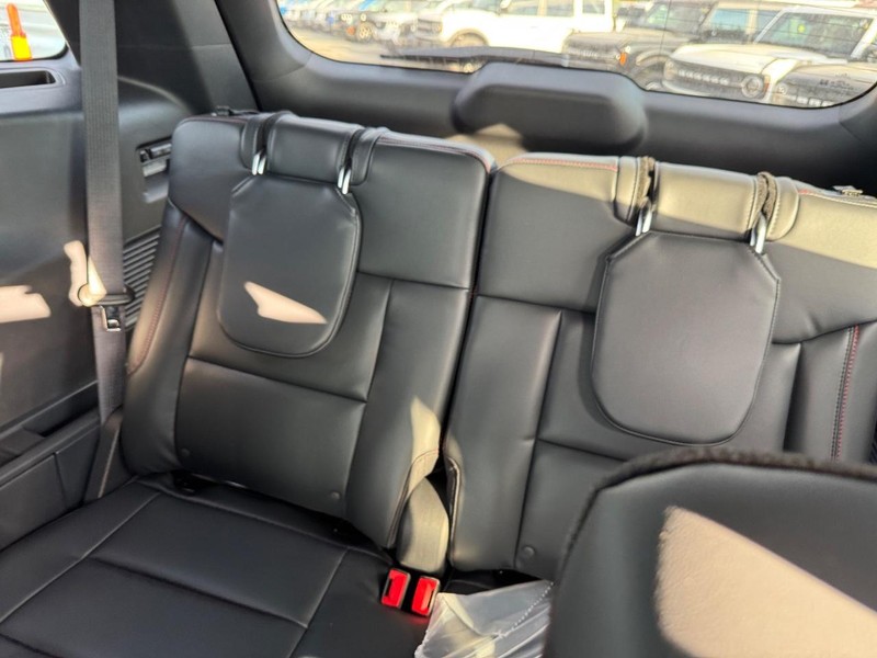 Ford Explorer Vehicle Image 13