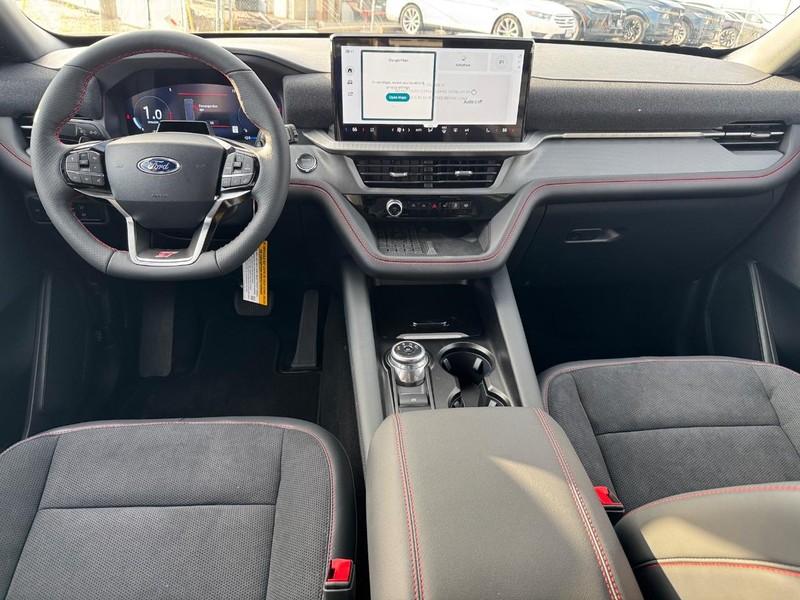 Ford Explorer Vehicle Image 15