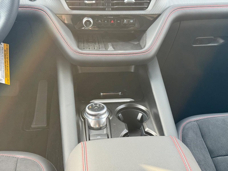 Ford Explorer Vehicle Image 18