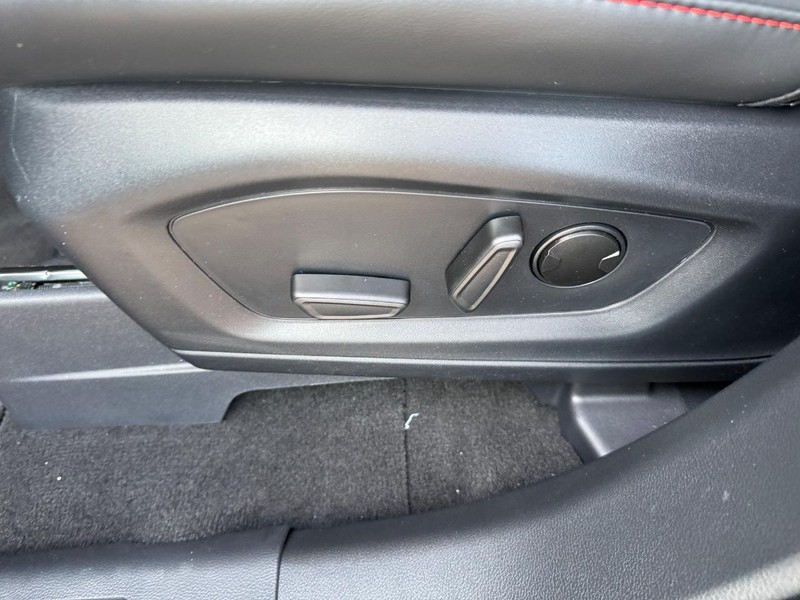 Ford Explorer Vehicle Image 19