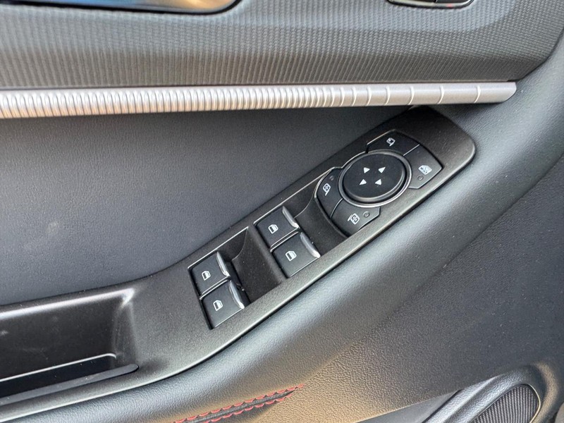 Ford Explorer Vehicle Image 20