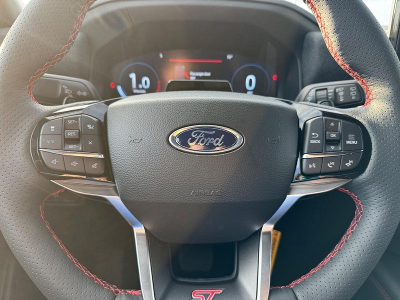 Ford Explorer Vehicle Image 23